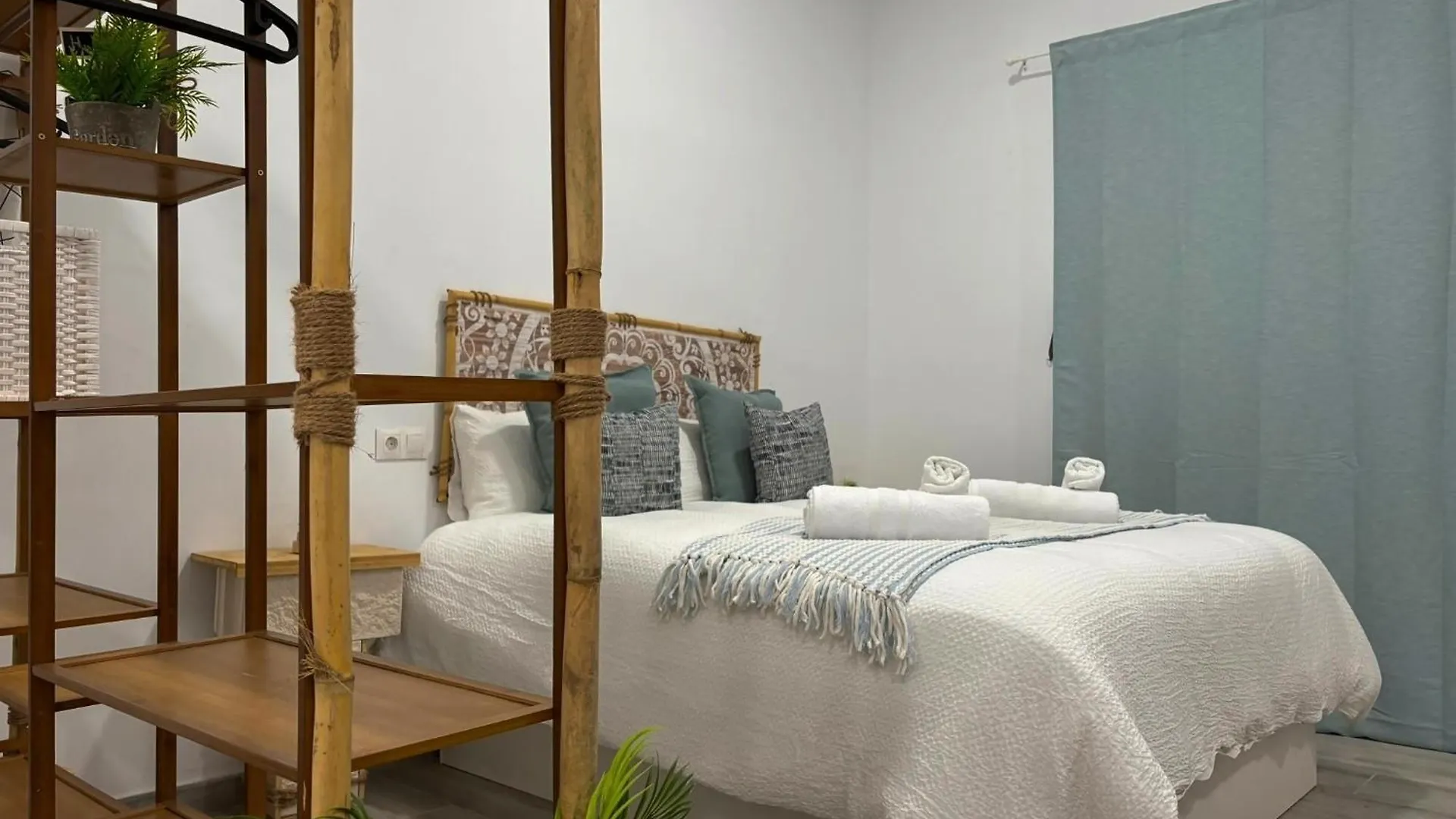 Refugio Del Madrono Estudio Moderno En マラガ